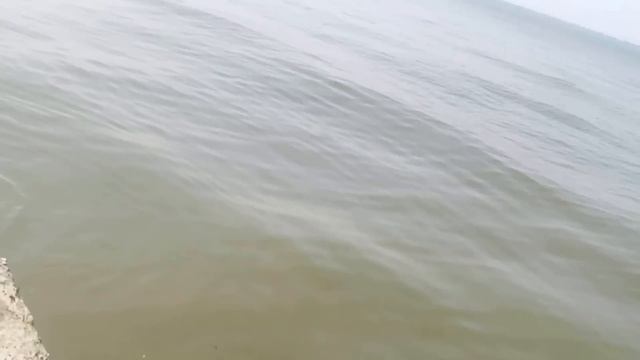 Затока - узкое место, от моря до лимана 200 метров... смотреть онлайн