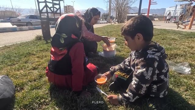 A Mother's Journey with Her Three Illnesses to Their Little City смотреть онлайн
