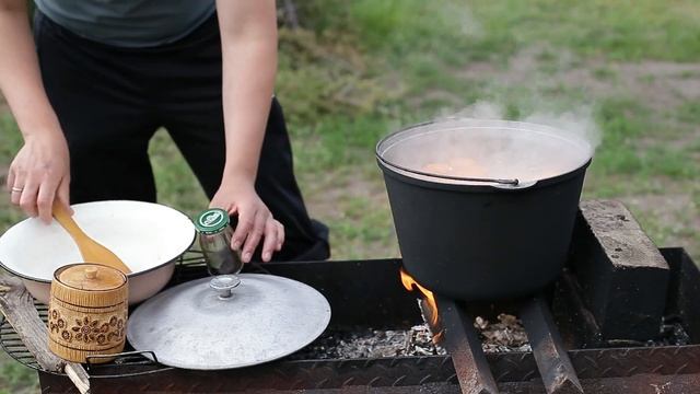 УХА в казане на костре! Как приготовить уху в казане?! смотреть онлайн