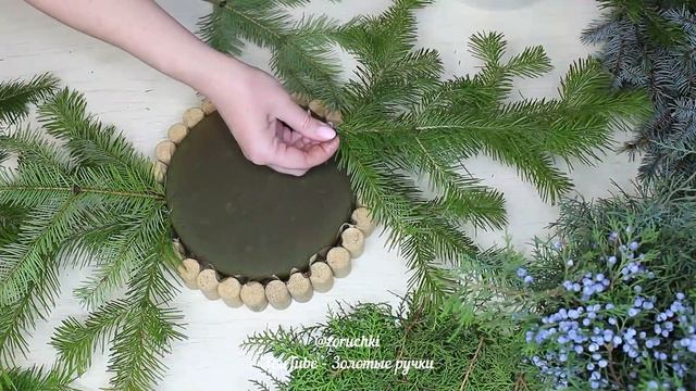 ШИКАРНЫЙ новогодний декор своими руками ЭТО ЛЕГКО / Новогодняя композиция на стол из хвойных веток смотреть онлайн