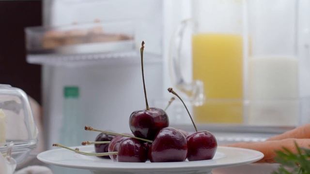 Samsung frižider "Foodshowcase" RB7000 смотреть онлайн