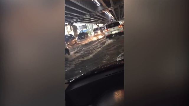 Потоп под мостом смотреть онлайн