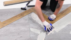 Укладка кварцевого ламината Fargo Parquet елкой на клей