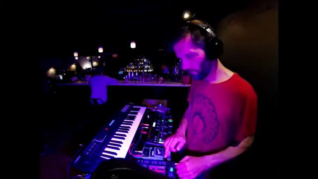 Flowhi - Live Looping Tech House Minimal (jun2019) смотреть онлайн