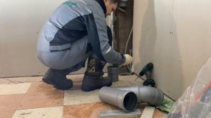 Как сделать врезку в канализационный стояк 110 или 50 мм,и поставить тройник ?