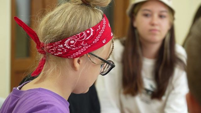 Отдых и обучение детей из Донецкой и Луганской Народной Республик в ВДЦ Смена.mp4 смотреть онлайн