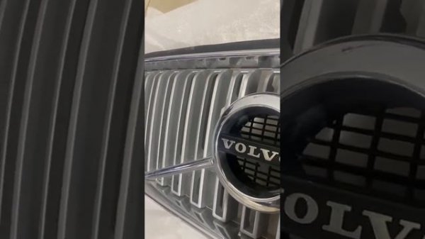 Передняя решетка радиатора Volvo xc90 2015 год