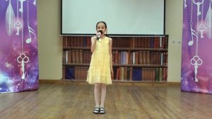 "Солнышко смеется". сл. И. Векшегоновой, муз. Э. Ханок