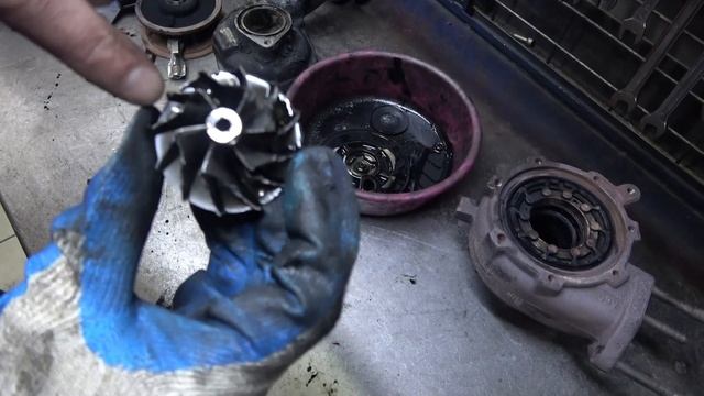 Hyundai H-1 проблемная турбина. Ремонт турбокомпрессора. смотреть онлайн