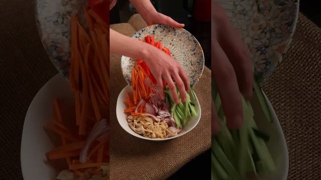 Салатик, который прекрасно подойдет на полноценный обед или ужин!