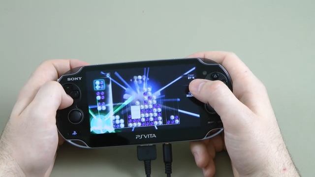 Lumines: Electronic Symphony Quick Play HD - GigaBoots.com смотреть онлайн