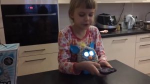 Как ферби танцует и кушает