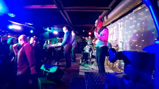 Геленджик - поёт Данила Кобышев. смотреть онлайн