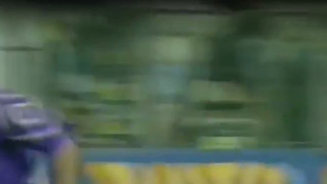 Edmundo's beef with Romário included a drunk chimpanzee, stolen penalty kicks, and toilet cartoons смотреть онлайн