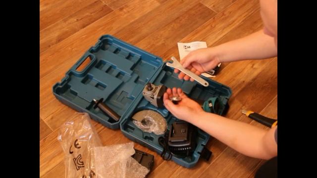 Распаковка Китайская аккумуляторной болгарки HANDTEK