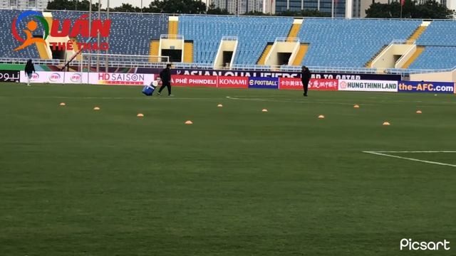 HLV Park Hang Seo co ro trong giá rét ở SVĐ Mỹ Đình, yêu cầu người không phận sự rời sân để ĐTVN tậ смотреть онлайн