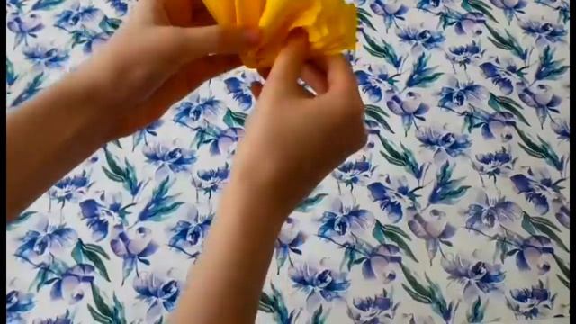 Весенний декор: цветы из гофрированной бумаги - Spring Decorations: Paper Flowers смотреть онлайн
