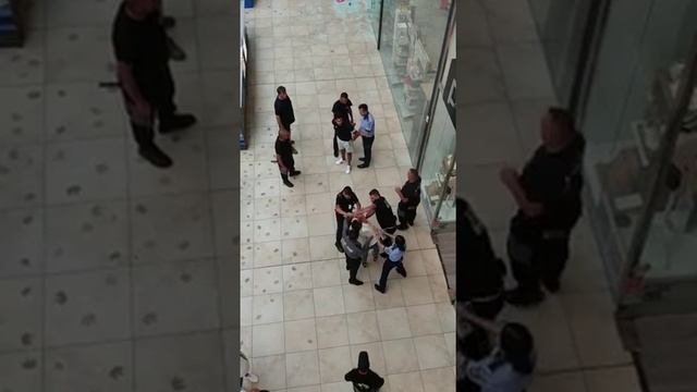 scandal in mall-ul AFI Ploiesti смотреть онлайн