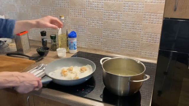 Шпинатные феттучини с креветками /КАК БЫСТРО ПРИГОТОВИТЬ ПАСТУ/ смотреть онлайн