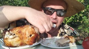 МУКБАНГ Кура гриль и салат из крабовых палочек/ОБЖОР дачный