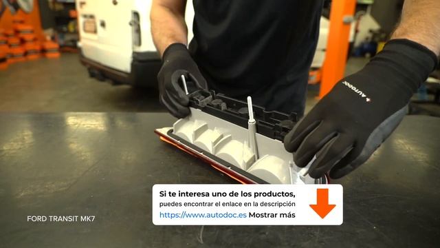 Cómo sustituir: luz, parte trasera, en FORD TRANSIT MK7 [TUTORIAL DE AUTODOC] смотреть онлайн