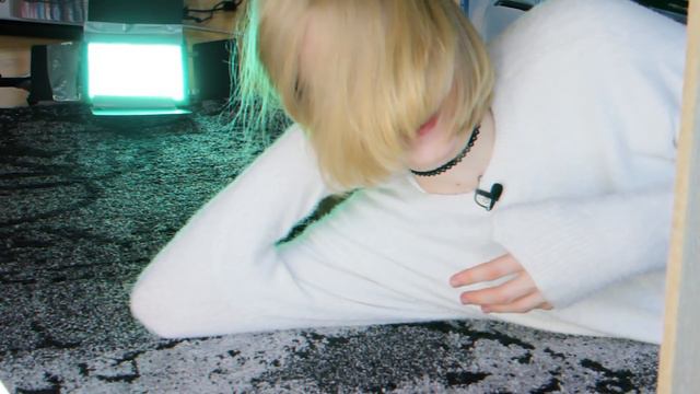 weird trans girl tells you that your music is good смотреть онлайн