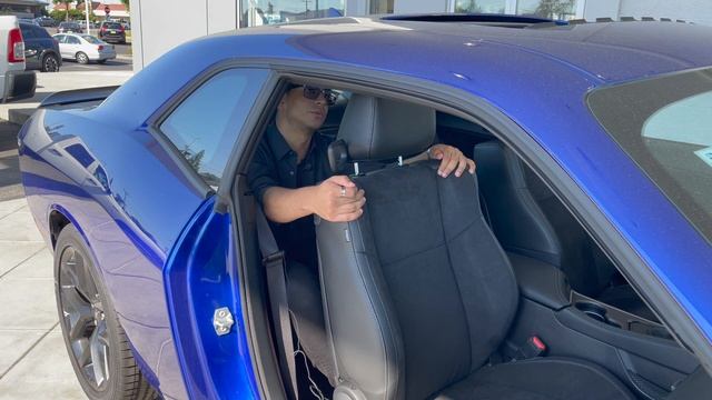 2022 Dodge Challenger RT -In-Depth Review and Drive - RT Plus смотреть онлайн