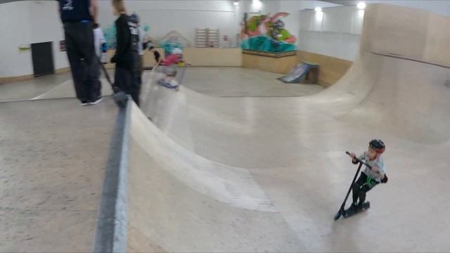 Играем в СКУТ в скейт-парке Bunny Hop смотреть онлайн