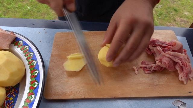 КАРТОШКА НА УГЛЯХ с БЕКОНОМ! КЛАССИКА ТАЙГА! смотреть онлайн