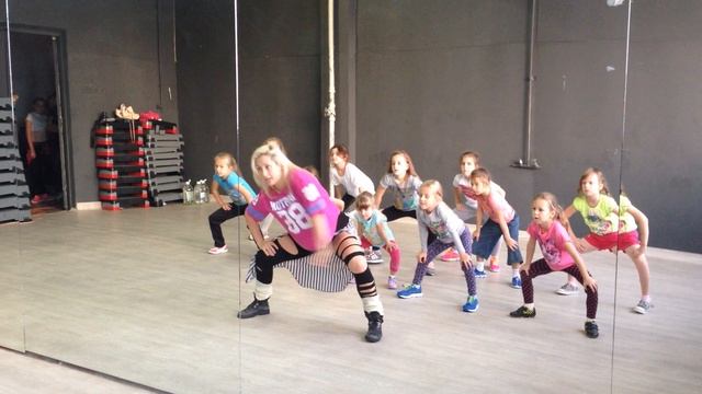 Jazz funk Дети 2 группа-обучающий урок смотреть онлайн