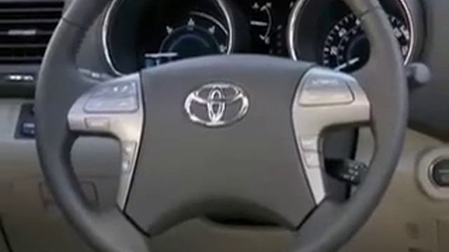 In The Driver's Seat of the 2008 Toyota Highlander Hybrid смотреть онлайн