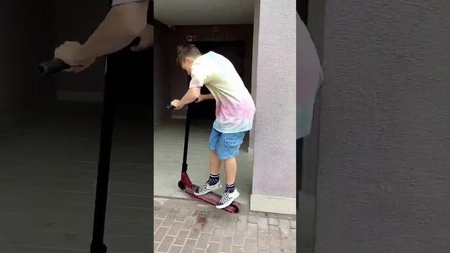 трюки на самокате 2 #самокат #трюкинасамокате #трюковой самокат смотреть онлайн