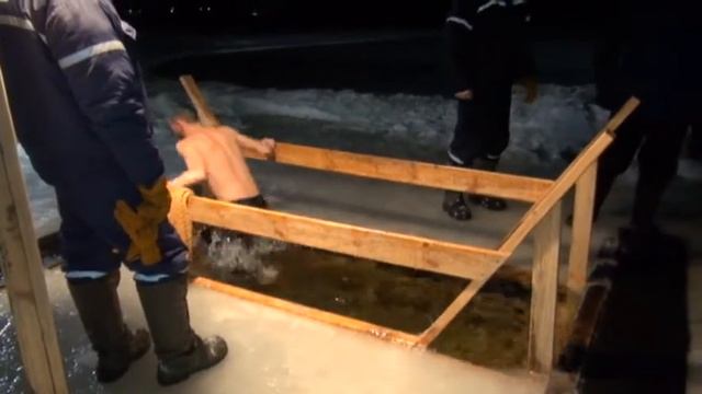 Крещенские купания. 20-01-20 смотреть онлайн