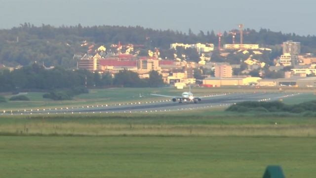 British Airways Boeing 767-300 evening takeoff at Zurich Airport смотреть онлайн
