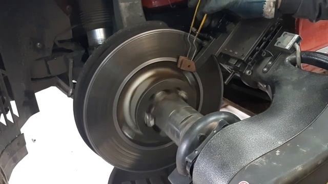 Проточка тормозных дисков Бентли.... смотреть онлайн