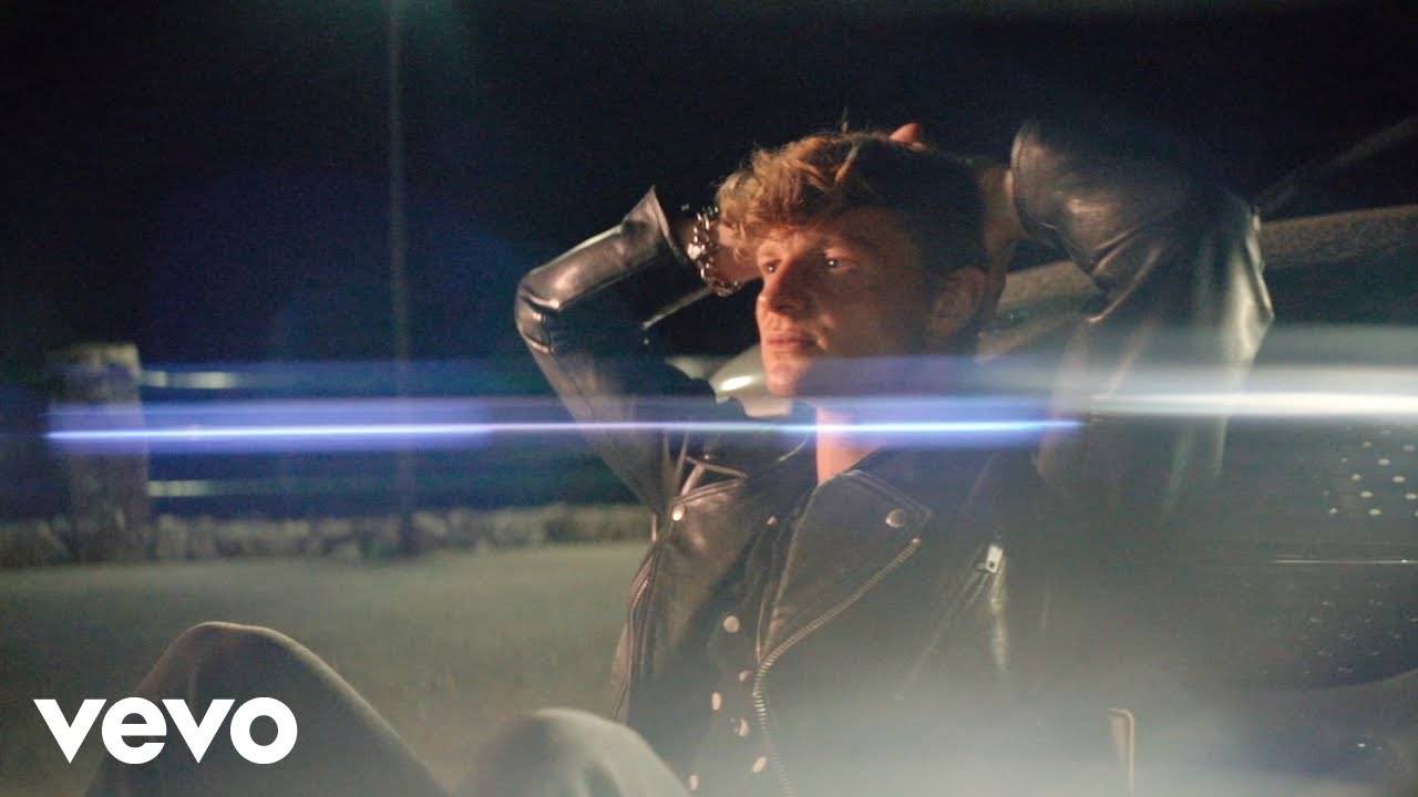 Nicolas Julian - One Last Dance (Official Video) смотреть онлайн