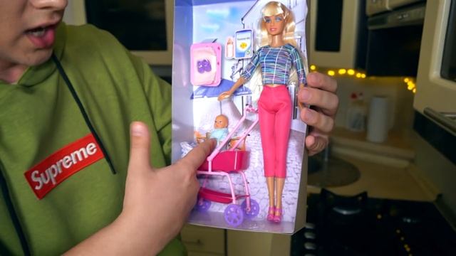 (ЖЕСТЬ) РАЗРЕЗАЛ КУКЛУ БАРБИ в 3:00 *в ее голове камера* (куклы барби следят за нами) смотреть онлайн