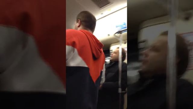 В метро нескучно! Купи фонарик! смотреть онлайн