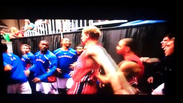 Kansas and Richmond Players Get Into Altercation Before Sweet 16 Game смотреть онлайн