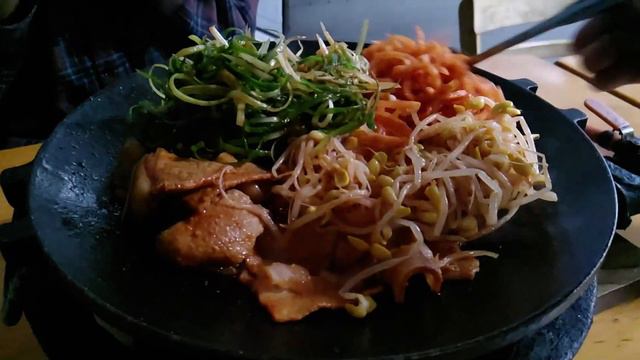 [SUB cc] 제주도 돼지고기 두루치기+공기밥+볶음밥이 다 합쳐서 7,000원???? 서귀포 가성비 맛집 , Jeju Island's Cheap Restaurant смотреть онлайн
