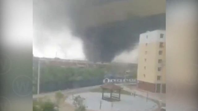 Crazy Tornado tearing apart China! Tornado overturns cars in Fuxin, Liaoning province смотреть онлайн