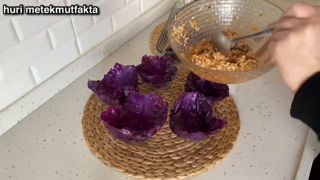 ?ŞİMDİ Tam ZAMANI Mor LAHANAYLA Lezzeti İNANILMAZ Dolma YAPIMI Çok PRATİK Ve HIZLI Yol İLE Hazırla смотреть онлайн