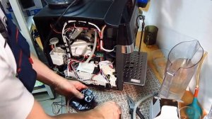 Кофемашина BOSCH сливает кофе в поддон, причины поломки