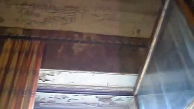 Заливает с потолка