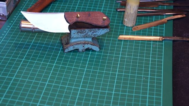 Самодельный мини нож Скиннер - шкуросъёмный нож смотреть онлайн