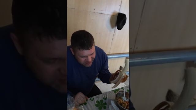 Как правильно кушать "банан" по ПОЦАНСКИ! смотреть онлайн