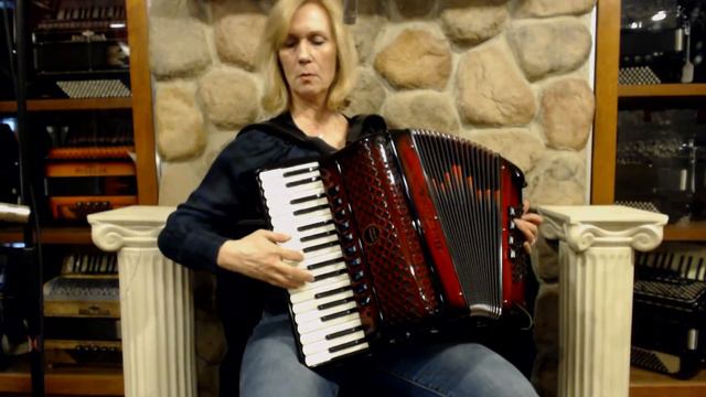 BELTSTUIVC72RS - Red Shadow Beltuna Studio IV Piano Accordion LMMM 34 72 $5999 смотреть онлайн