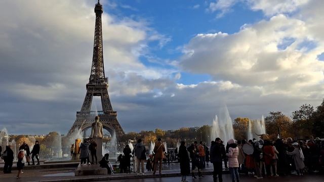 Как разводят туристов в Париже. Эйфелева башня. смотреть онлайн