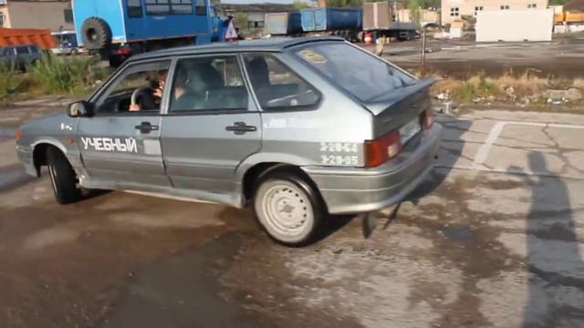 Упражнение "Постановка тс на место стоянки при движении задним ходом с поворотом на 90 градусов". смотреть онлайн