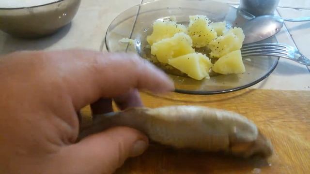 Астраханская вобла, к вареному картофелю иваси отдыхает. смотреть онлайн